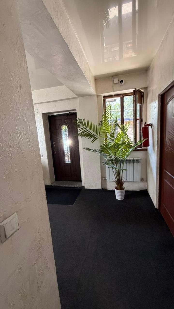 Пана Hotel Алма Ата Екстериор снимка